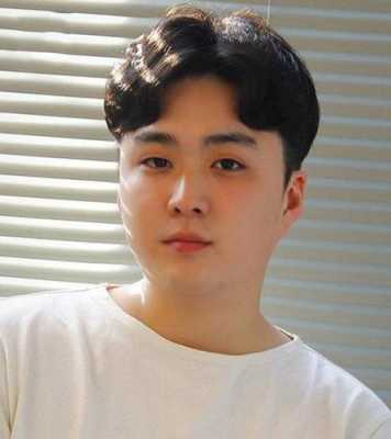 额头大男生适合什么发型（额头大男生适合什么发型图片）