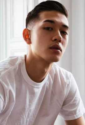脸大的男生剪寸头合适吗,头发多男生剪什么发型好看