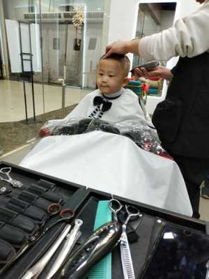 2岁宝宝头发短怎么理,小孩头发怎么理发