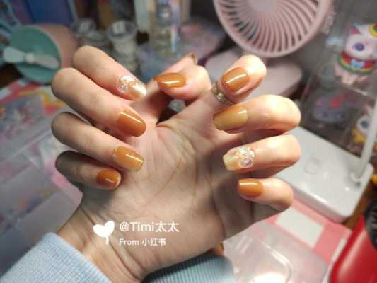 冬天做什么颜色的指甲好看（冬季适合什么颜色指甲）