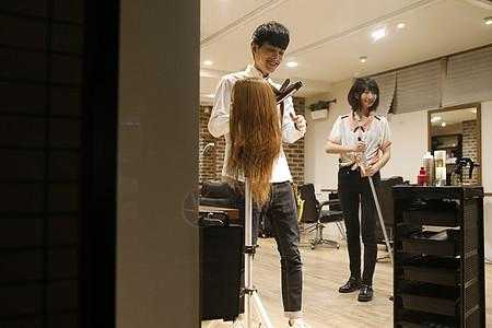 理发助理是做什么的（理发助理主要是干什么的）