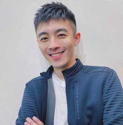 男生鸭蛋脸适合什么发型（男生鸭蛋脸适合什么发型好看）
