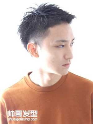 适合矮黑男生的发型,个子矮的男生适合什么发型图片