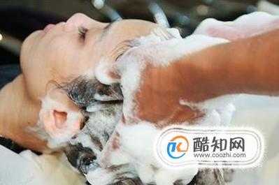 怎么用醋洗头发正确的方法如下,用什么醋洗头发好呢