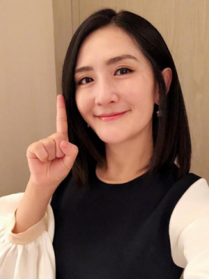 谢娜属于什么什么脸型（谢娜的脸型算是大？中？还是小呀）