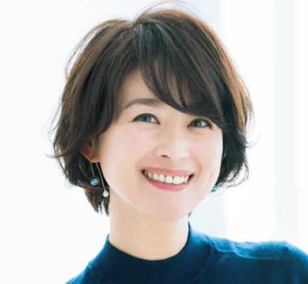 什么头型减龄（50多岁梳什么发型显年轻）