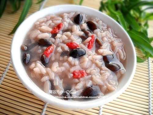 喝什么粥长头发（吃黑豆对头发有什么好处）