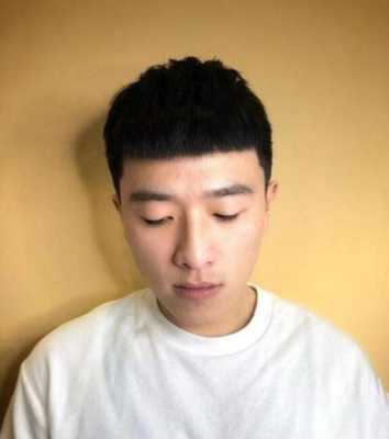 适合的发型，头顶头发稀少适合什么发型,头发稀薄适合什么发型男