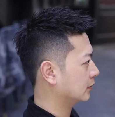 男士现在流行什么发型（男士现在流行什么发型图片）