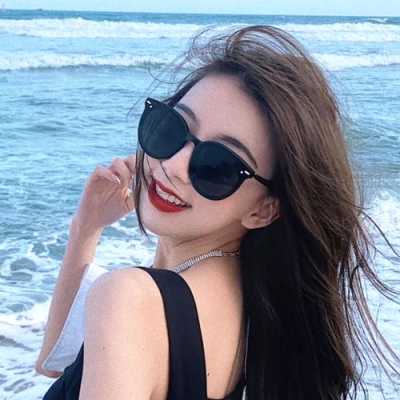 圆脸女生适合什么墨镜（圆脸女生适合什么墨镜好看）