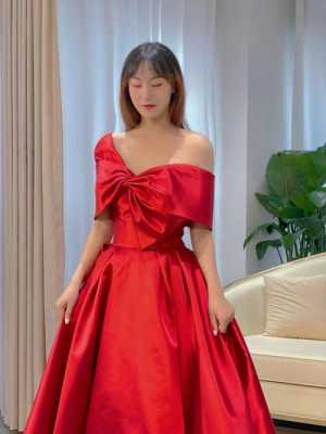 红色礼服配什么头饰（红色礼服配什么头饰高级）