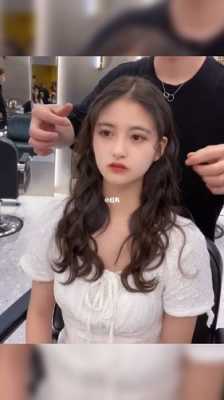 沙发适合什么发型图解（沙发自来卷该怎么扎好看）