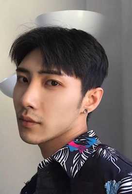 脑袋宽适合什么发型（脑袋宽适合什么发型男）