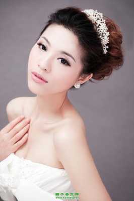 鸭梨脸型适合什么发型（鸭梨脸型适合什么发型女）