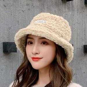 圆脸适合什么帽子冬季（圆脸女生短发冬天渔夫帽子好看吗）