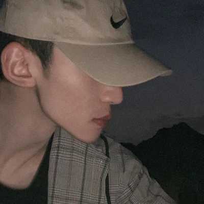 男生小头适合什么发型（男头小戴什么帽子好看）