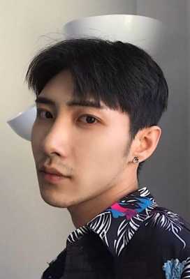偏瘦的男生什么发型（偏瘦的男生什么发型好看）
