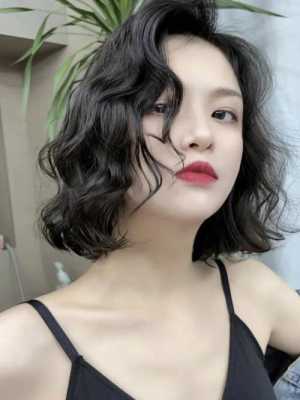 为什么一到冬天头发就不好梳,冬季梳什么发型好看女