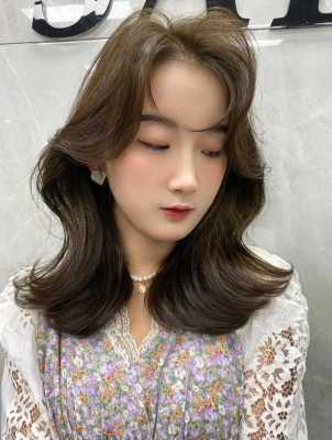 头大脸圆，头发比较少柔软，剪什么发型会好看?谢谢大家帮忙一下,圆脸偏胖适合什么发型男