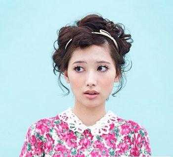 螺旋烫怎么扎好看（什么人烫螺旋烫好看，女生螺旋烫发型如何扎好看）