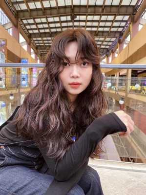 女生烫什么头发好看（女生烫什么头发好看图片）