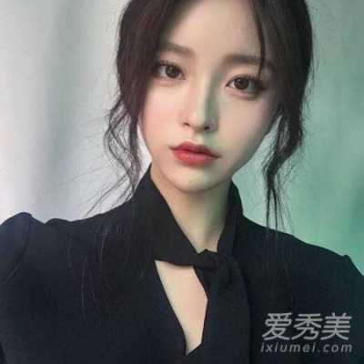 怎么让头发自然中分,怎么把头发弄中分好看