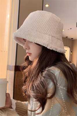 脸长的人适合什么帽子（脸长的人适合什么帽子女）