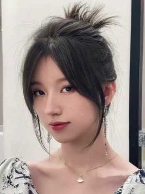 30岁女人剪什么发型（30岁女人剪什么发型显年轻）