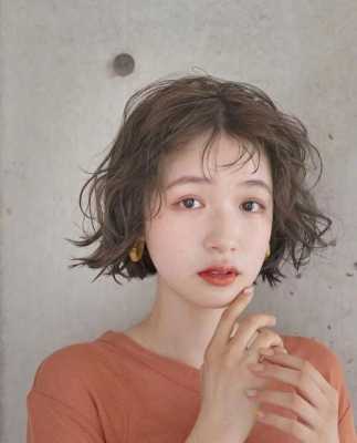 圆脸烫什么短发好看（圆脸烫什么短发好看）