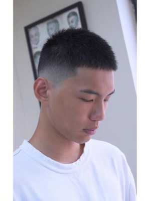脸大的男生适合什么发型寸头,脸大的男孩适合什么发型图片