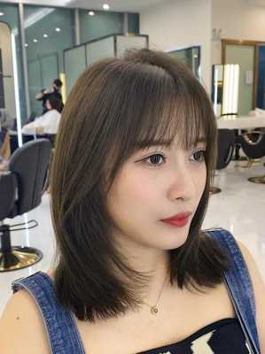 脸型小适合剪什么发型（脸型小适合剪什么发型女）