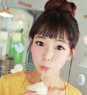 齐刘海适合扎什么发型（齐刘海拍毕业照适合扎什么头发）