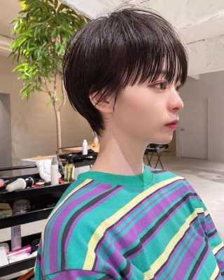 怎么让短发头发立起来,头顶短发立起来怎么办女生