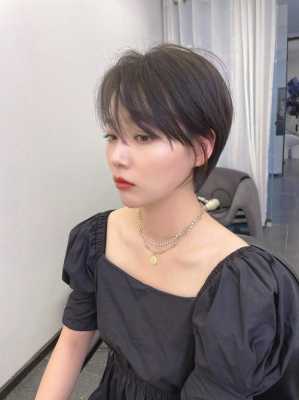脸比较大的女生适合什么发型（圆脸塌鼻子苹果肌有些大适合什么发型）