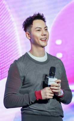 陈伟霆的发型怎么弄（五十岁男人头发稀少适合什么发型脸长）