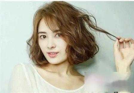 烫头发后洗头蓬起来怎么办,烫完头发很蓬怎么办女生