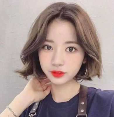 女生自然卷的头发适合什么发型（女生自然卷的头发适合什么发型图片）