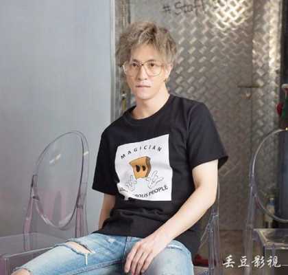 薛之谦三七发型怎么弄（薛之谦三七发型怎么弄好看）