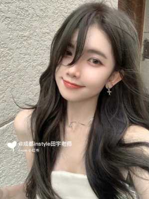 什么样的发色显年轻（什么样的发色显年轻女生）