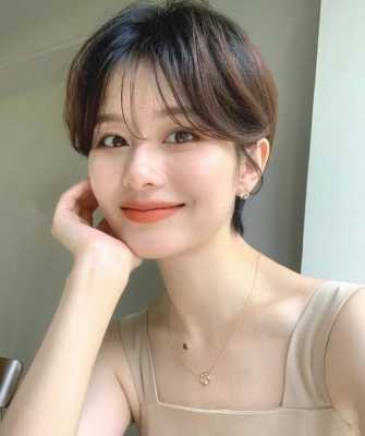 圆脸的人适合什么样的发型（圆脸适合什么好看发型）