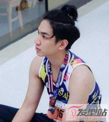 怎么梳发髻（男士发髻怎么扎）