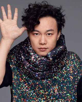 陈奕迅发型怎么烫（陈奕迅发型怎么烫的）