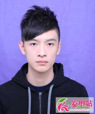 大街上那种两边短中间长的发型叫什么,两边短中间长男发型叫什么名字