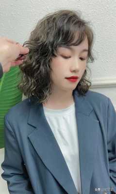 梳什么样的头发显脸小（什么领子显脸小）
