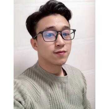男生配眼镜戴什么镜框好看,