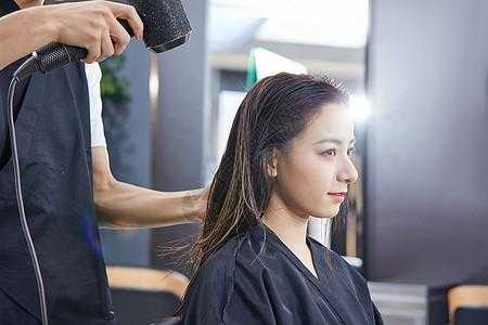 发型师教你如何吹头发,怎么吹头发好看