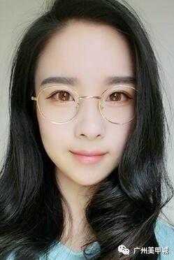 带眼镜适合什么刘海（方圆脸高发际线适合什么刘海戴眼镜）