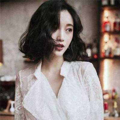 卷发短发发型盘点，烫卷后的短发更时髦,现在流行什么卷发长发女