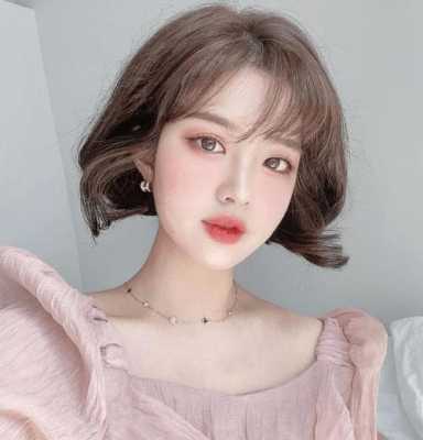 矮小的人适合什么发型（矮小的人适合什么发型女）
