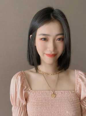 脖子短粗适合什么发型（脖子短粗适合什么发型女）